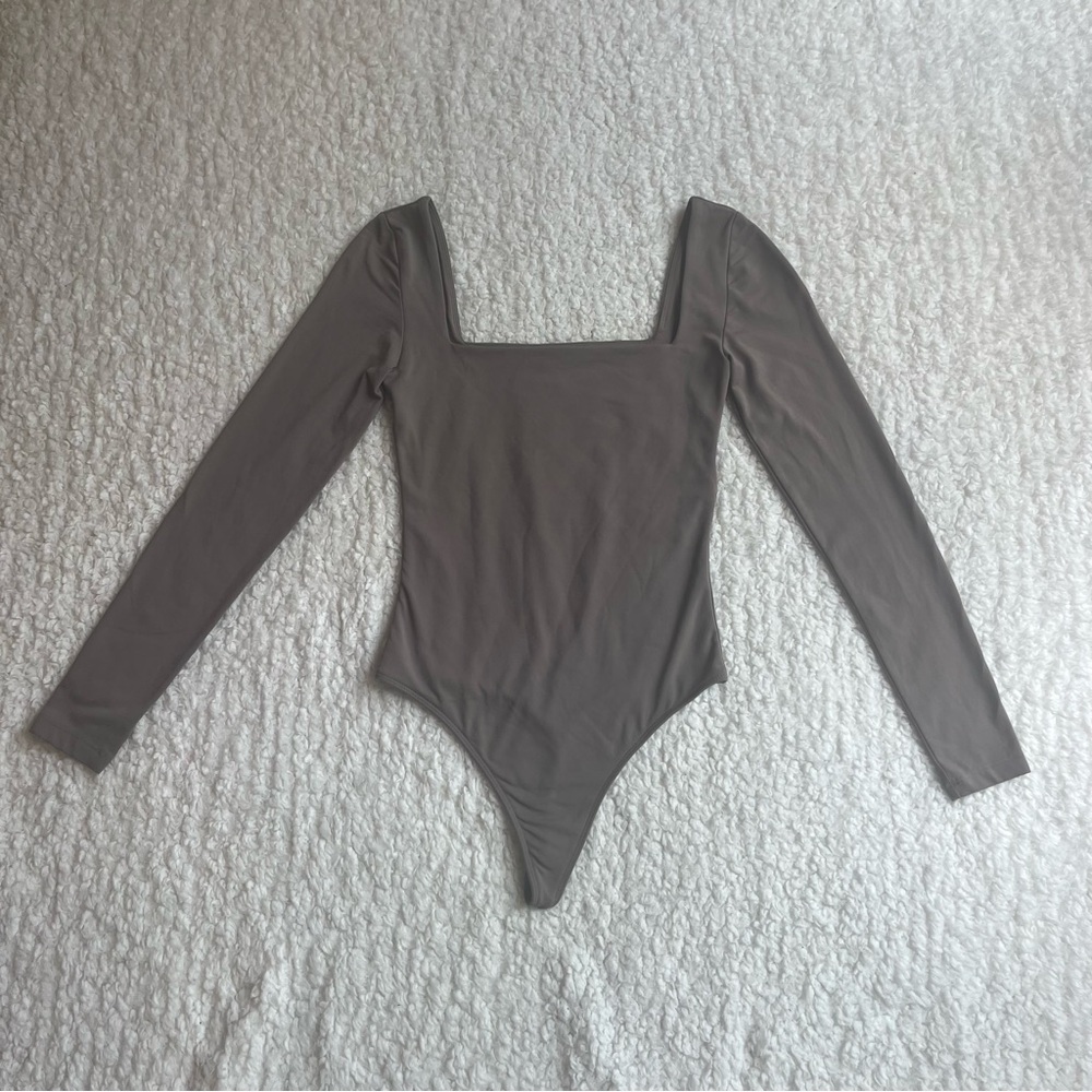 Aritzia: Babaton Women’s Original Squareneck Bodysuit